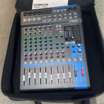 Yamaha MG12XU 12-Channel Mixer w/ USB & Effects w/ Carry Bag (Pre-Owned)